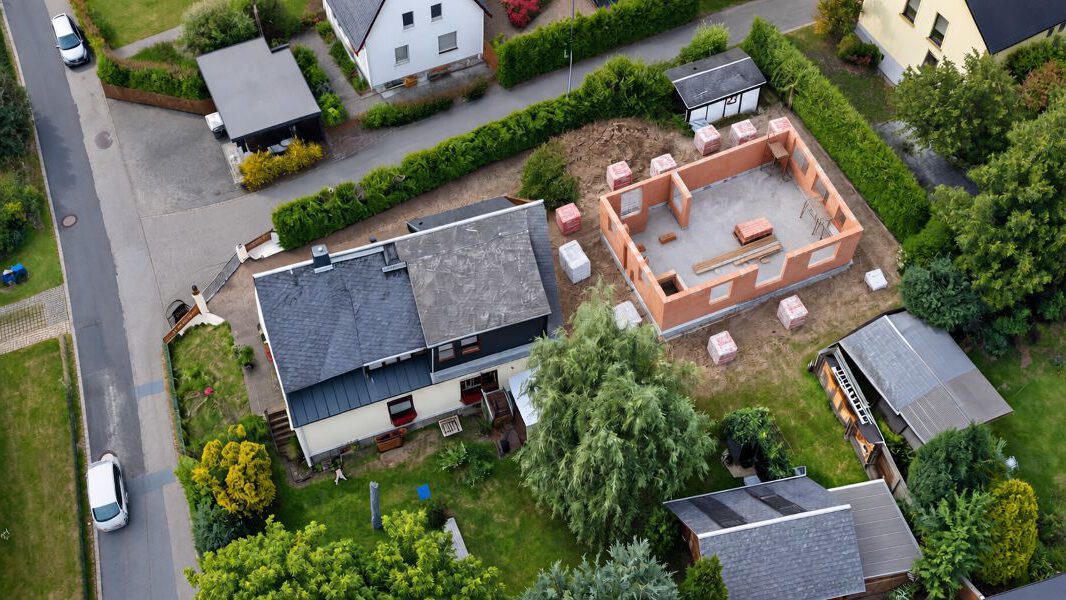 Baustelle aus der Luft zur Dokumentation von Bau und Projektentwicklung